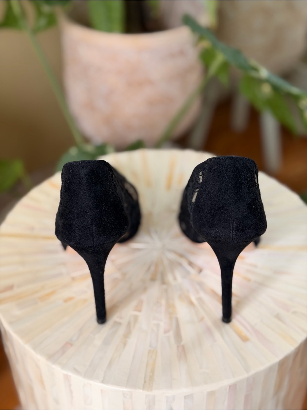 Gianvito Rossi Black Lace Pointed-Toe Pumps 38 / 8 - Picture 3 of 4